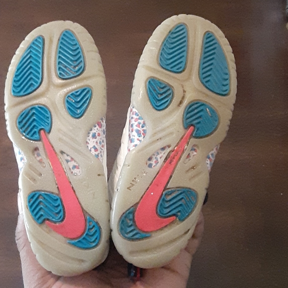 Nike - Picture 4 of 4